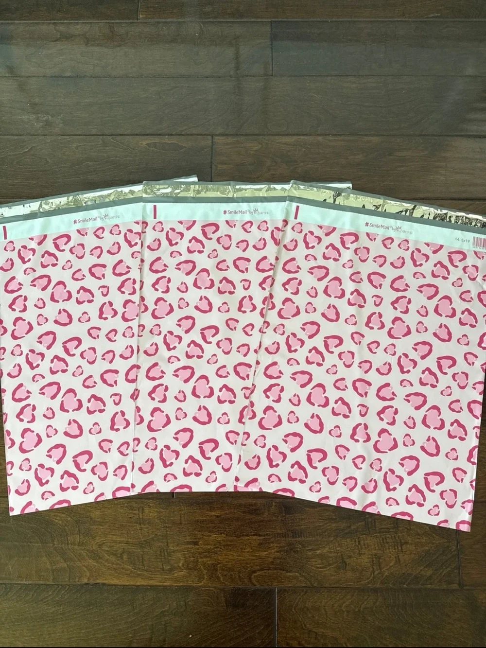 20 Pack - 14.5x19” XL Beautiful Pink Leopard Hearts Poly Mailers